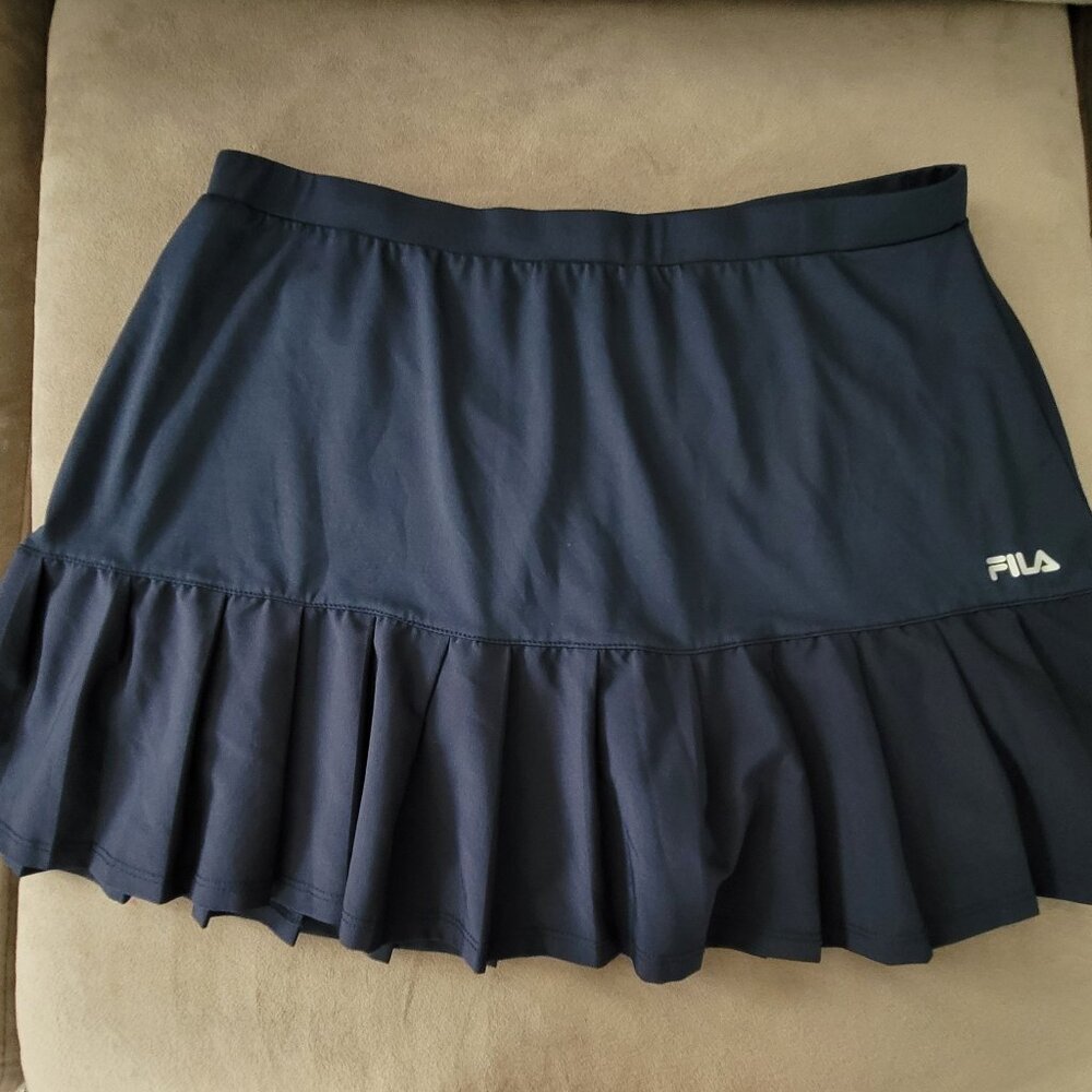 Fila Navy Skort size Large - Runs small has 30 Inch waist